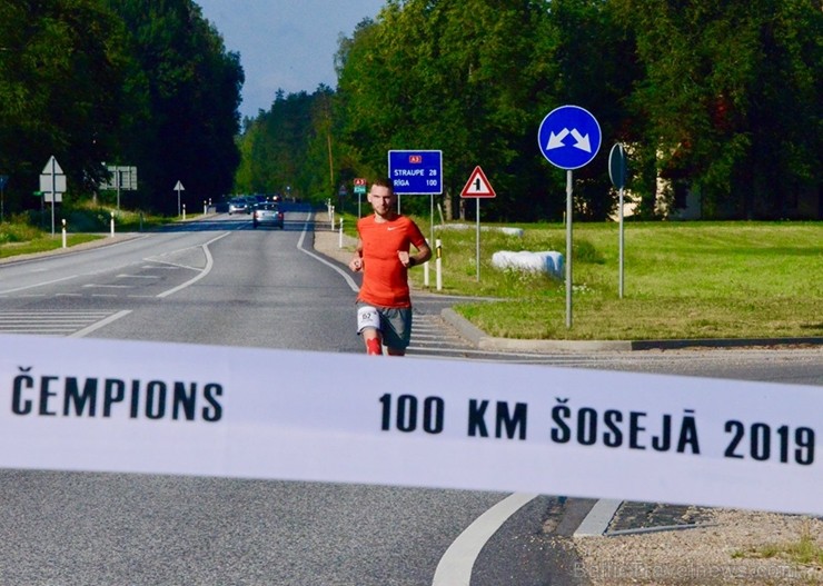 Vēsturiskais 107 km skrējiensoļojums Rīga - Valmiera šogad atzīmē 30 gadu jubileju. Pirmais skrējiens norisinājās 1989. gadā - trīs dienas pēc leģendā 257897