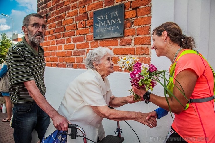 Vēsturiskais 107 km skrējiensoļojums Rīga - Valmiera šogad atzīmē 30 gadu jubileju. Pirmais skrējiens norisinājās 1989. gadā - trīs dienas pēc leģendā 257911