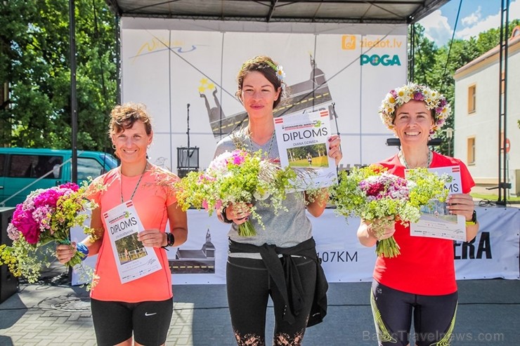 Vēsturiskais 107 km skrējiensoļojums Rīga - Valmiera šogad atzīmē 30 gadu jubileju. Pirmais skrējiens norisinājās 1989. gadā - trīs dienas pēc leģendā 257912