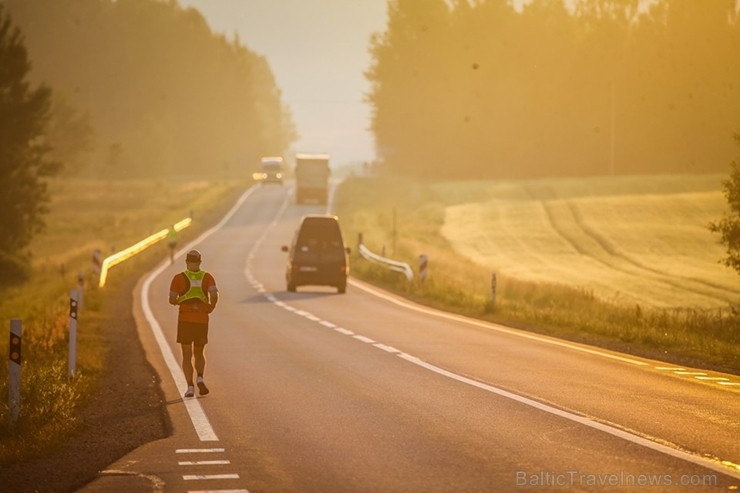 Vēsturiskais 107 km skrējiensoļojums Rīga - Valmiera šogad atzīmē 30 gadu jubileju. Pirmais skrējiens norisinājās 1989. gadā - trīs dienas pēc leģendā 257917
