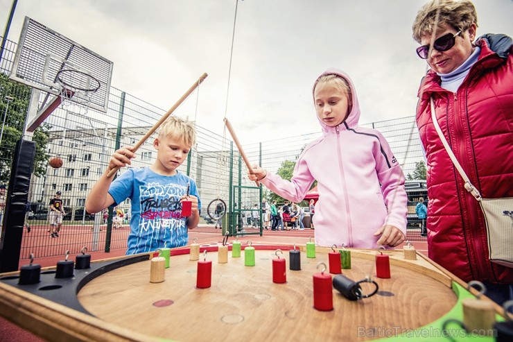 Ar vērienīgu svētku programmu, ekstrēmo sporta veidu paraugdemonstrējumiem un īpaši lielu svētku torti Rīgā atklāj Imantas sporta centru Ar vērienīgu svētku programmu, ekstrēmo sporta veidu paraugdemonstrējumiem un īpaši lielu svētku torti Rīgā atklāj Imantas sporta centru 258356
