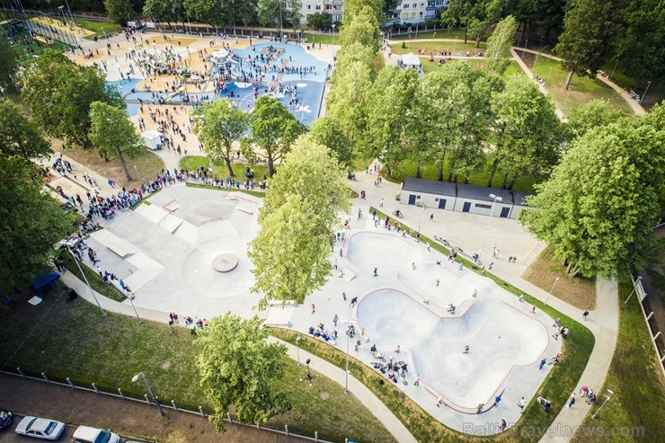 Ar vērienīgu svētku programmu, ekstrēmo sporta veidu paraugdemonstrējumiem un īpaši lielu svētku torti Rīgā atklāj Imantas sporta centru Ar vērienīgu svētku programmu, ekstrēmo sporta veidu paraugdemonstrējumiem un īpaši lielu svētku torti Rīgā atklāj Imantas sporta centru 258368