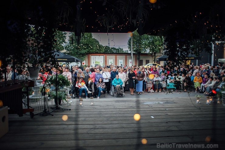 Mēnesi pirms festivāla Summertime sākuma, tā patronese Inese Galante dāvāja Rīgas klausītājiem bezmaksas koncertu Kalnciema kvartālā Mēnesi pirms festivāla Summertime sākuma, tā patronese Inese Galante dāvāja Rīgas klausītājiem bezmaksas koncertu Kalnciema kvartālā 258500