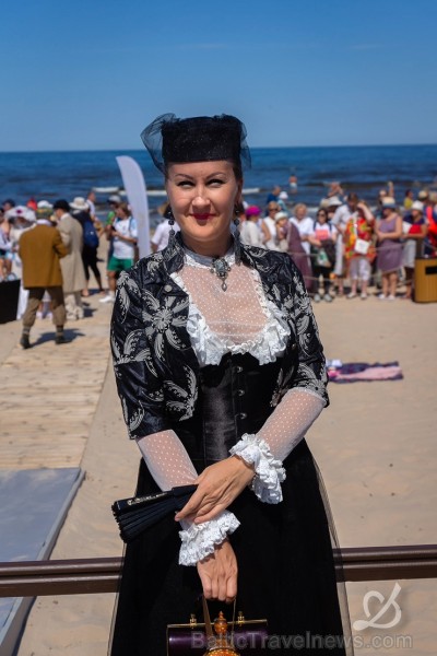 Šerloka Holmsa dzimšanas diena ir ikgadējs kostīmfestivāls ar krāšņu gājienu un dažādiem tematiskiem pasākumiem, kas pulcē lielu skaitu Holmsa stāstu Šerloka Holmsa dzimšanas diena ir ikgadējs kostīmfestivāls ar krāšņu gājienu un dažādiem tematiskiem pasākumiem, kas pulcē lielu skaitu Holmsa stāstu 259707