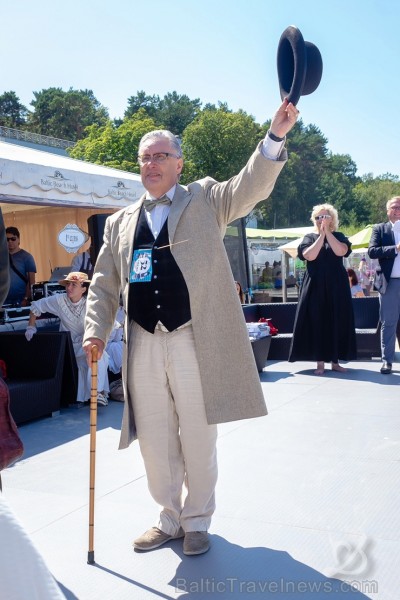 Šerloka Holmsa dzimšanas diena ir ikgadējs kostīmfestivāls ar krāšņu gājienu un dažādiem tematiskiem pasākumiem, kas pulcē lielu skaitu Holmsa stāstu Šerloka Holmsa dzimšanas diena ir ikgadējs kostīmfestivāls ar krāšņu gājienu un dažādiem tematiskiem pasākumiem, kas pulcē lielu skaitu Holmsa stāstu 259726