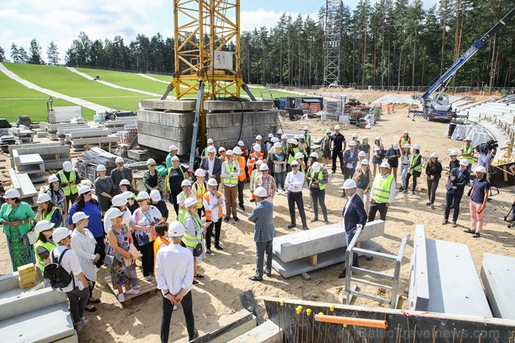 Mežaparka jaunās estrādes būvniecības darba gaitu iepazinās Dziesmu un deju svētku Mākslinieciskās padomes un XII Latvijas skolu jaunatnes dziesmu un Mežaparka jaunās estrādes būvniecības darba gaitu iepazinās Dziesmu un deju svētku Mākslinieciskās padomes un XII Latvijas skolu jaunatnes dziesmu un 259867