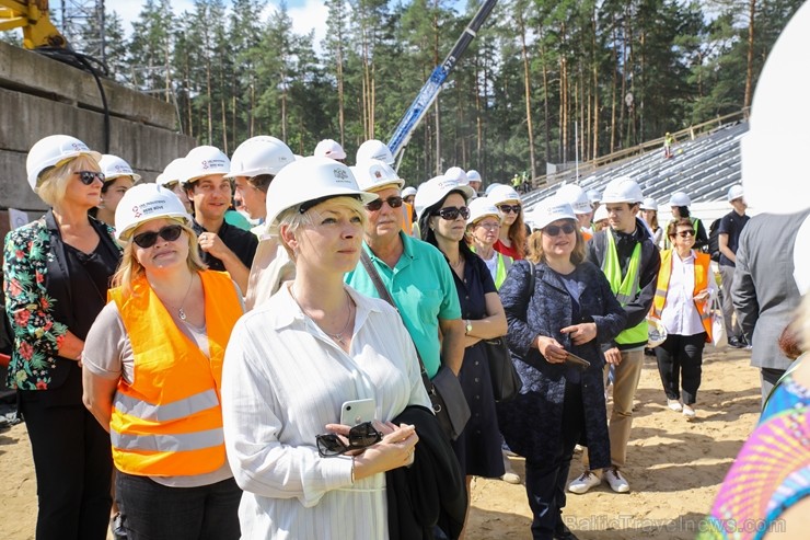 Mežaparka jaunās estrādes būvniecības darba gaitu iepazinās Dziesmu un deju svētku Mākslinieciskās padomes un XII Latvijas skolu jaunatnes dziesmu un Mežaparka jaunās estrādes būvniecības darba gaitu iepazinās Dziesmu un deju svētku Mākslinieciskās padomes un XII Latvijas skolu jaunatnes dziesmu un 259870