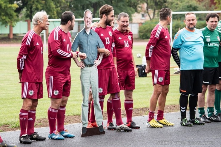 Godinot ilggadējo Latvijas futbola žurnālistu Arturu Vaideru, Preiļu stadionā tika rīkots Baltijas valstu futbola mediju turnīrs, kurā piedalījās četr 261407