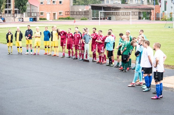Godinot ilggadējo Latvijas futbola žurnālistu Arturu Vaideru, Preiļu stadionā tika rīkots Baltijas valstu futbola mediju turnīrs, kurā piedalījās četr Godinot ilggadējo Latvijas futbola žurnālistu Arturu Vaideru, Preiļu stadionā tika rīkots Baltijas valstu futbola mediju turnīrs, kurā piedalījās četr 261411