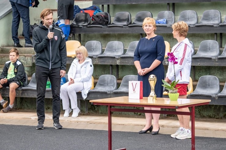 Godinot ilggadējo Latvijas futbola žurnālistu Arturu Vaideru, Preiļu stadionā tika rīkots Baltijas valstu futbola mediju turnīrs, kurā piedalījās četr 261414