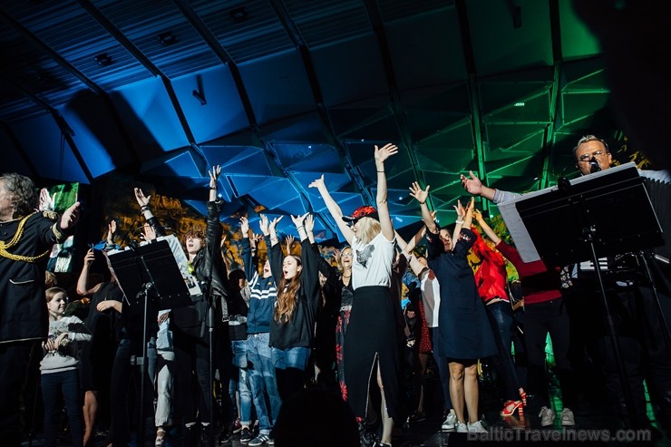 Dzintaru koncertzālē Jūrmalā Balkānu enerģija ar pozitīvu emociju vilni pārņēma visus festivāla Dzintaru koncertzālē Jūrmalā Balkānu enerģija ar pozitīvu emociju vilni pārņēma visus festivāla