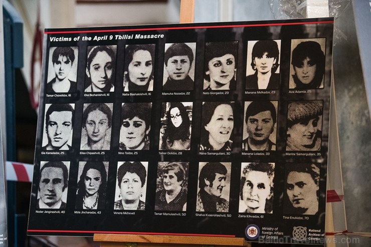 Izstādē apskatāmi fotoattēli, kas vēsta par traģiskajiem 1989. gada 9. aprīļa notikumiem, kad līdzīgi kā Baltijas valstīs Gruzijas iedzīvotāji pulcējā Izstādē apskatāmi fotoattēli, kas vēsta par traģiskajiem 1989. gada 9. aprīļa notikumiem, kad līdzīgi kā Baltijas valstīs Gruzijas iedzīvotāji pulcējā 261543