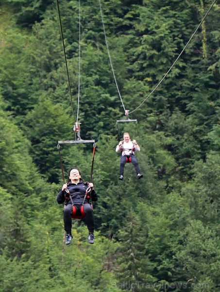 Travelnews.lv Gruzijas kūrortā Sairme izbauda 500 metru braucienu ar zipline 261556