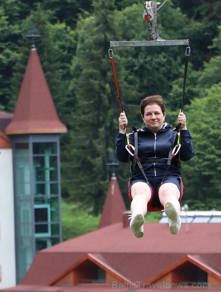 Travelnews.lv Gruzijas kūrortā Sairme izbauda 500 metru braucienu ar zipline 261575