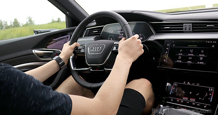 Travelnews.lv apceļo Zemgali un Vidzemi ar jauno un elektrisko «Audi e-tron» 261667