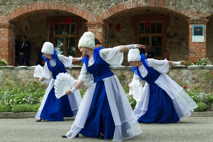 Pie Andreja Pumpura Lielvārdes muzeja ikviens baudīja muzikāli teatrālus priekšnesumus, kā arī bruņinieku cīņu paraugdemonstrējumus Pie Andreja Pumpura Lielvārdes muzeja ikviens baudīja muzikāli teatrālus priekšnesumus, kā arī bruņinieku cīņu paraugdemonstrējumus 261880