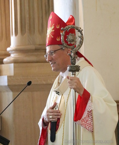 Ikšķiles Svētā Meinarda Romas katoļu draudzes dievnams organizē svinīgu Iestiprināšanas sakramenta ceremoniju 262509