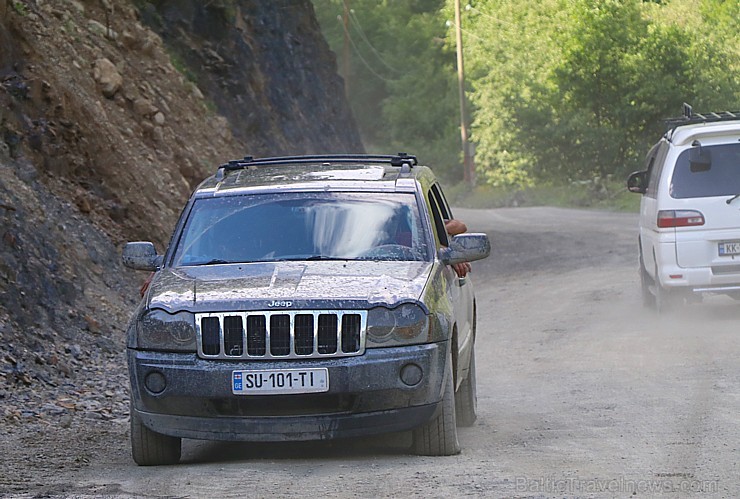 Travelnews.lv ar 4x4 mikroautobusu sasniedz Kaukāza Datvijvari pāreju 2689 metru augstumā. Atbalsta: Georgia.Travel Travelnews.lv ar 4x4 mikroautobusu sasniedz Kaukāza Datvijvari pāreju 2689 metru augstumā. Atbalsta: Georgia.Travel 262667