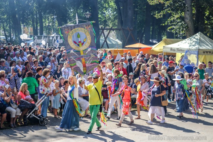 Nēģu svētki ir vērienīgākie svētki Carnikavas novadā, kuri ik gadu tiek svinēti augustā, atzīmējot nēģu zvejas sezonas atklāšanu Nēģu svētki ir vērienīgākie svētki Carnikavas novadā, kuri ik gadu tiek svinēti augustā, atzīmējot nēģu zvejas sezonas atklāšanu 263347