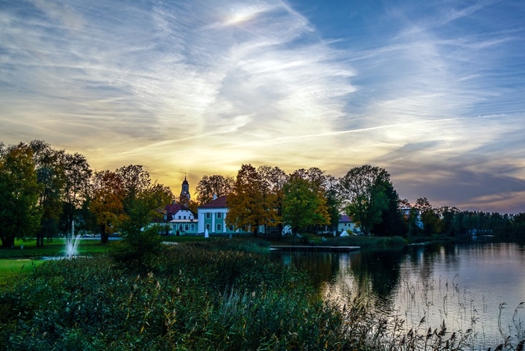 Lai arī šķiet, ka rudens tikai nupat sācies, nepamirkšķināsim ne acu, kad koki būs klāti zeltā! Izbaudi šo gleznaino laiku Alūksnes pusē! Lai arī šķiet, ka rudens tikai nupat sācies, nepamirkšķināsim ne acu, kad koki būs klāti zeltā! Izbaudi šo gleznaino laiku Alūksnes pusē! 266045