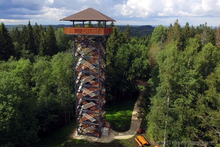 Lai arī šķiet, ka rudens tikai nupat sācies, nepamirkšķināsim ne acu, kad koki būs klāti zeltā! Izbaudi šo gleznaino laiku Alūksnes pusē! Lai arī šķiet, ka rudens tikai nupat sācies, nepamirkšķināsim ne acu, kad koki būs klāti zeltā! Izbaudi šo gleznaino laiku Alūksnes pusē! 266062