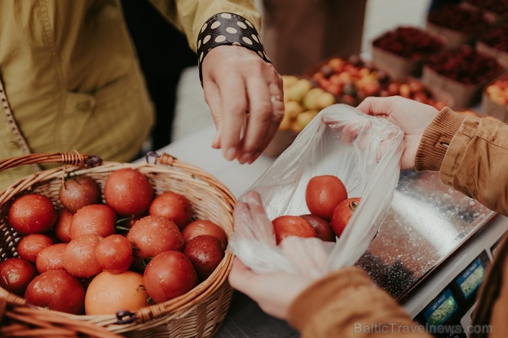 Ar svinībām un gardu mielastu Valmiermuižā atzīmē lielo darbu noslēgšanos, galdā ceļot visu, kas vasarā sarūpēts Ar svinībām un gardu mielastu Valmiermuižā atzīmē lielo darbu noslēgšanos, galdā ceļot visu, kas vasarā sarūpēts 266085