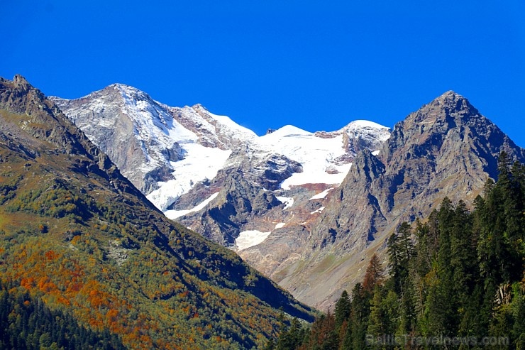 Travelnews.lv divas naktis nakšņo vienkāršā, bet viesmīlīgā Dombaja viesnīcā «Elbrus». Atbalsta: Magtur 266355