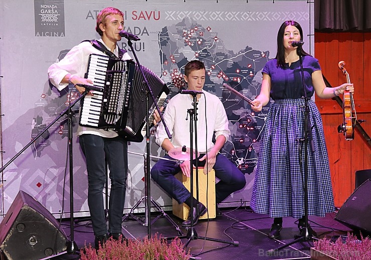 Latvijas zemnieku «Novada Garšas svētki» priecē rīdziniekus kultūras un izklaides centrā «Hanzas perons» Latvijas zemnieku «Novada Garšas svētki» priecē rīdziniekus kultūras un izklaides centrā «Hanzas perons» 266795