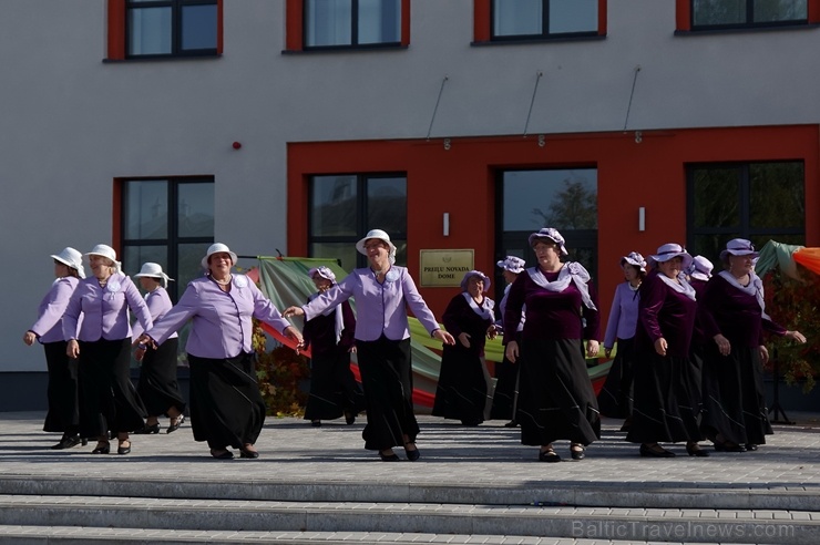 Preiļos norisinājās Svētku laukuma iedancošanas pasākums - deju maratons ar dažādu deju stilu priekšnesumiem 267067