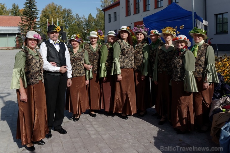 Preiļos norisinājās Svētku laukuma iedancošanas pasākums - deju maratons ar dažādu deju stilu priekšnesumiem 267068