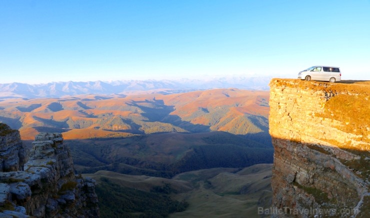 Travelnews.lv rīta agrumā apjūsmo Eiropas augstāko virsotni Elbruss. Atbalsta: Magtur 267217