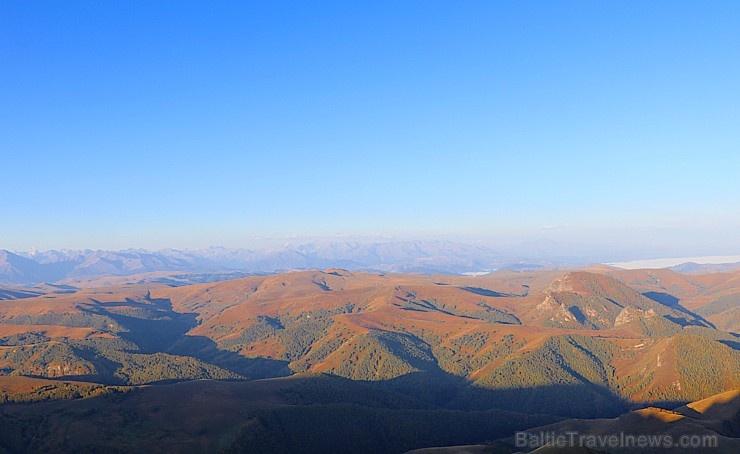 Travelnews.lv rīta agrumā apjūsmo Eiropas augstāko virsotni Elbruss. Atbalsta: Magtur 267225