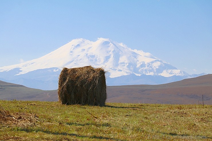 Travelnews.lv rīta agrumā apjūsmo Eiropas augstāko virsotni Elbruss. Atbalsta: Magtur 267259