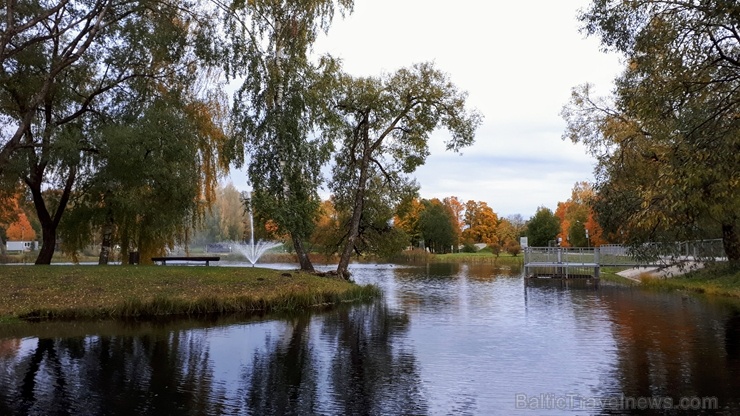 Preiļu pilsētu un parku ieskauj rudens zelts 267763