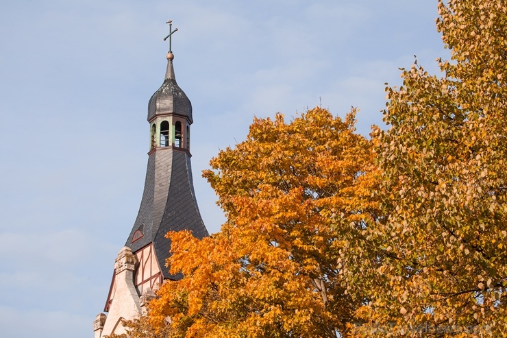 Jūrmalu ik dienu aizvien vairāk rotā rudenīgas nokrāsas 268433