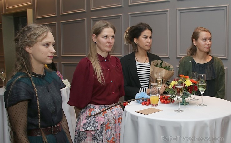 Viesnīcā «Grand Poet by Semarah Hotels» jaunā māksliniece Kristīne Rublovska atklāj personālizstādi Viesnīcā «Grand Poet by Semarah Hotels» jaunā māksliniece Kristīne Rublovska atklāj personālizstādi 269885