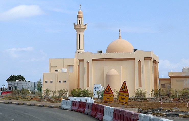 Travelnews.lv iepazīst Šārdžas emirāta lieliskos lielceļus ar 120 km/h. Atbalsta: VisitSharjah.com un Novatours.lv 270308