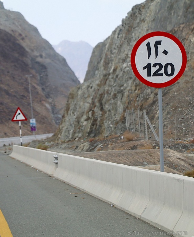 Travelnews.lv iepazīst Šārdžas emirāta lieliskos lielceļus ar 120 km/h. Atbalsta: VisitSharjah.com un Novatours.lv 270315