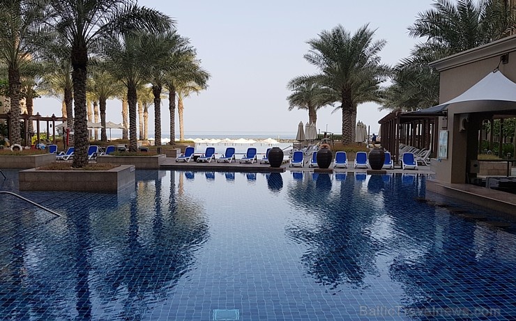 Travelnews,lv izbauda viesnīcas «Sheraton Sharjah Beach Resort & Spa» pludmali. Atbalsta: VisitSharjah.com un Novatours.lv Travelnews,lv izbauda viesnīcas «Sheraton Sharjah Beach Resort & Spa» pludmali. Atbalsta: VisitSharjah.com un Novatours.lv 271908