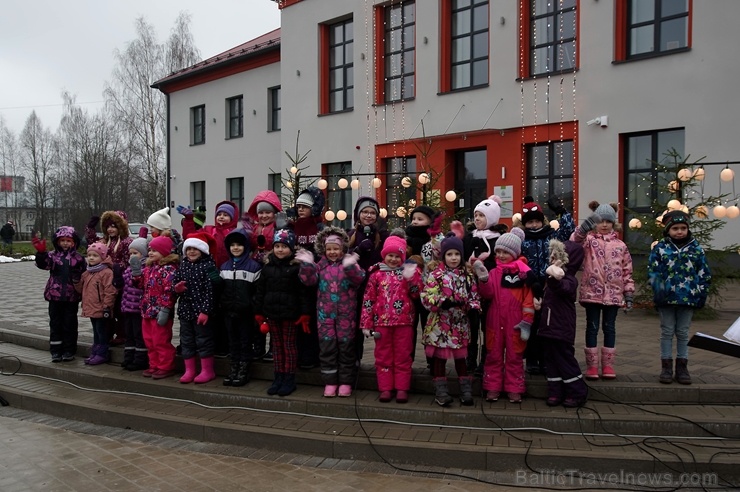 Egles iemirdzēšanās svētki ieskandinājuši Ziemassvētku gaidīšanas laiku Preiļu novadā 273460