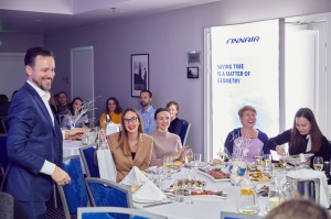 Oficiālā Santa Klausa lidsabiedrība ««Finnair» rīko Ziemassvētku pasākumu sadarbības partneriem viesnīcā «Radisson Blu Daugava Hotel». Foto: Yuris Zal 23