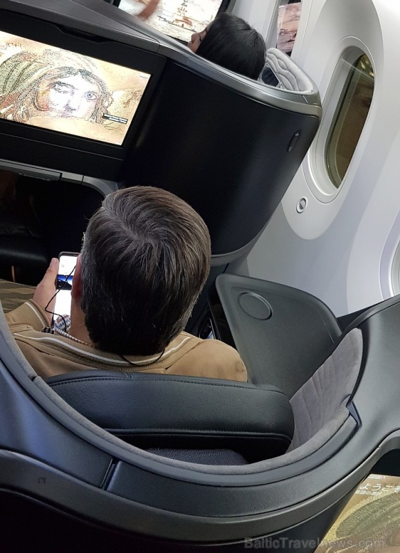Travelnews.lv lido biznesa klasē ar «Turkish Airlines» no Rīgas uz Denpasaru caur Stambulu. Foto: ar Samsung Galaxy Note8 Travelnews.lv lido biznesa klasē ar «Turkish Airlines» no Rīgas uz Denpasaru caur Stambulu. Foto: ar Samsung Galaxy Note8 274600