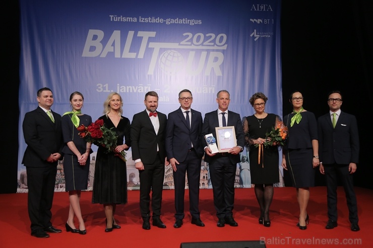 Sveicam «GADA CILVĒKS TŪRISMĀ 2019» laureātus tūrisma izstādē «Balttour 2020». Foto: Rojs Maizītis 275829