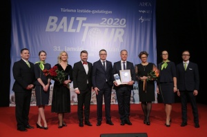 Sveicam «GADA CILVĒKS TŪRISMĀ 2019» laureātus tūrisma izstādē «Balttour 2020». Foto: Rojs Maizītis 43