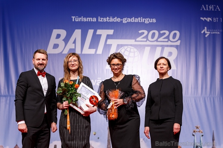 «Gada Cilvēks Tūrismā 2019» «TŪRISMA INFORMĀCIJAS CENTRA VADĪTĀJS 2019» - Iveta Veļķere, Alūksnes Tūrisma informācijas centrs. Foto: Andrejs Terentjev «Gada Cilvēks Tūrismā 2019» «TŪRISMA INFORMĀCIJAS CENTRA VADĪTĀJS 2019» - Iveta Veļķere, Alūksnes Tūrisma informācijas centrs. Foto: Andrejs Terentjev 276362