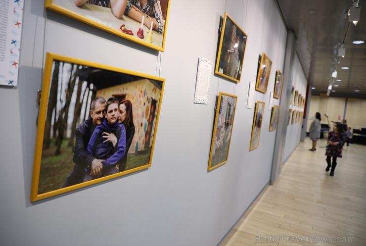 Fotogrāfes Aritas Strodes – Kļaviņas Fotoizstāde «Neērtie bērni» apskatāma līdz 2020. gada 31. martam Latvijas Nacionālās bibliotēkas telpās Fotogrāfes Aritas Strodes – Kļaviņas Fotoizstāde «Neērtie bērni» apskatāma līdz 2020. gada 31. martam Latvijas Nacionālās bibliotēkas telpās 276616