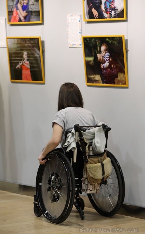 Fotogrāfes Aritas Strodes – Kļaviņas Fotoizstāde «Neērtie bērni» apskatāma līdz 2020. gada 31. martam Latvijas Nacionālās bibliotēkas telpās Fotogrāfes Aritas Strodes – Kļaviņas Fotoizstāde «Neērtie bērni» apskatāma līdz 2020. gada 31. martam Latvijas Nacionālās bibliotēkas telpās 276620