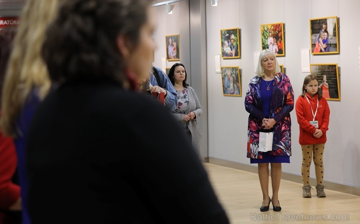 Fotogrāfes Aritas Strodes – Kļaviņas Fotoizstāde «Neērtie bērni» apskatāma līdz 2020. gada 31. martam Latvijas Nacionālās bibliotēkas telpās Fotogrāfes Aritas Strodes – Kļaviņas Fotoizstāde «Neērtie bērni» apskatāma līdz 2020. gada 31. martam Latvijas Nacionālās bibliotēkas telpās 276621