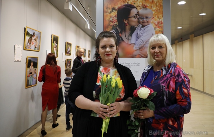 Fotogrāfes Aritas Strodes – Kļaviņas Fotoizstāde «Neērtie bērni» apskatāma līdz 2020. gada 31. martam Latvijas Nacionālās bibliotēkas telpās Fotogrāfes Aritas Strodes – Kļaviņas Fotoizstāde «Neērtie bērni» apskatāma līdz 2020. gada 31. martam Latvijas Nacionālās bibliotēkas telpās 276622