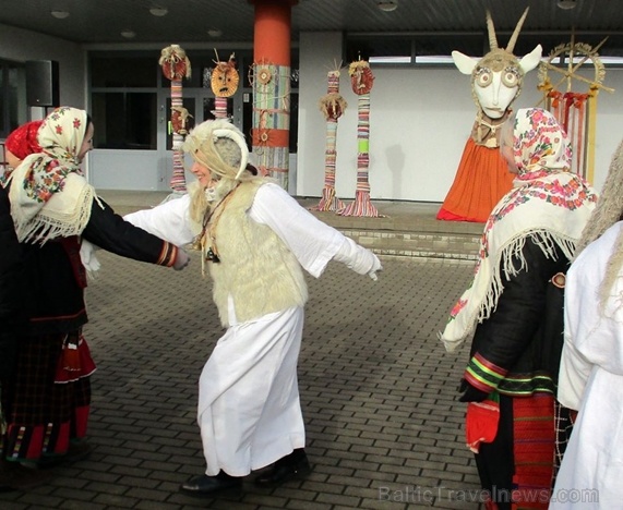Līvānos norisinājās XXI Starptautiskais masku tradīciju festivāls, kurā piedalījās 24 masku grupasno Latvijas un citām valstīm Līvānos norisinājās XXI Starptautiskais masku tradīciju festivāls, kurā piedalījās 24 masku grupasno Latvijas un citām valstīm 277676